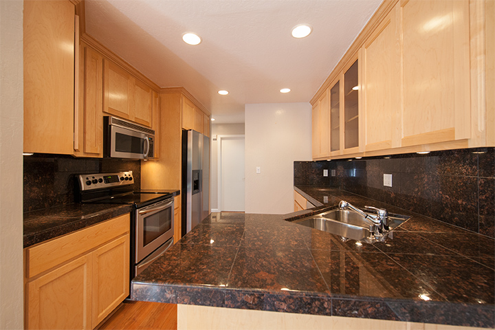 Kitchen - 670 San Antonio Rd, Unit 40, Palo Alto