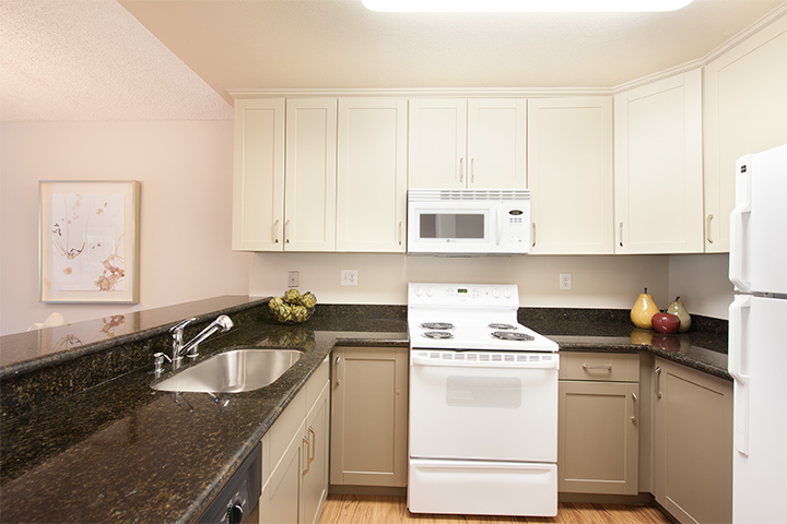 Kitchen - 2140 Santa Cruz Ave, Unit E110, Menlo Park