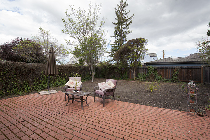 Backyard picture - 2951 South Ct, Palo Alto 94306
