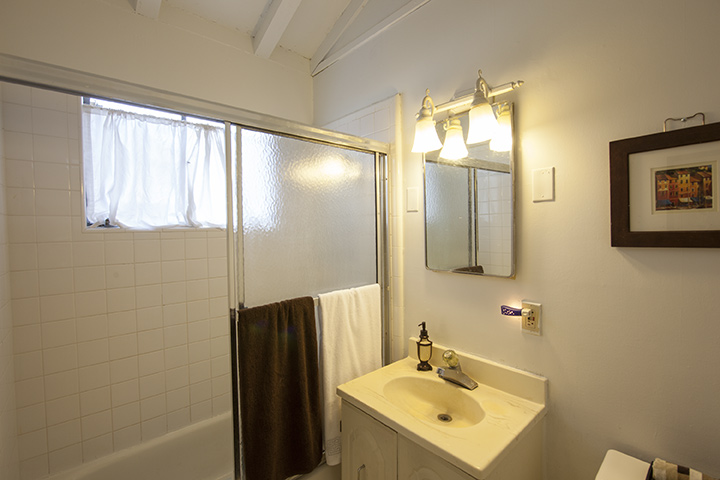 Bathroom picture - 2951 South Ct, Palo Alto 94306