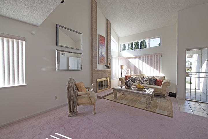 1609 Stanwich Rd - Living Room