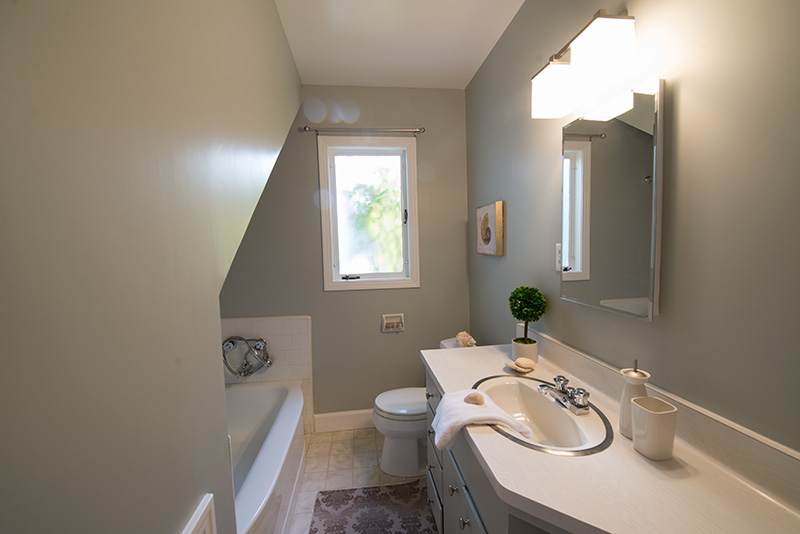 Bathroom 2 (A) picture - 3320 Bryant St, Palo Alto 94306