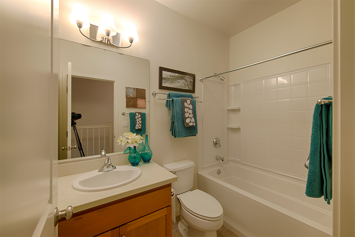 Bathroom 2 (A) Picture - 1911 Cambridge Dr, Mountain View 94043 Bathroom 2 (A) picture - 1911 Cambridge Dr, Mountain View 94043