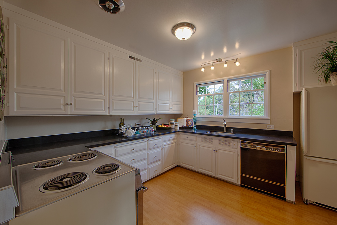 Kitchen - 1496 Dana Ave, Palo Alto 94301