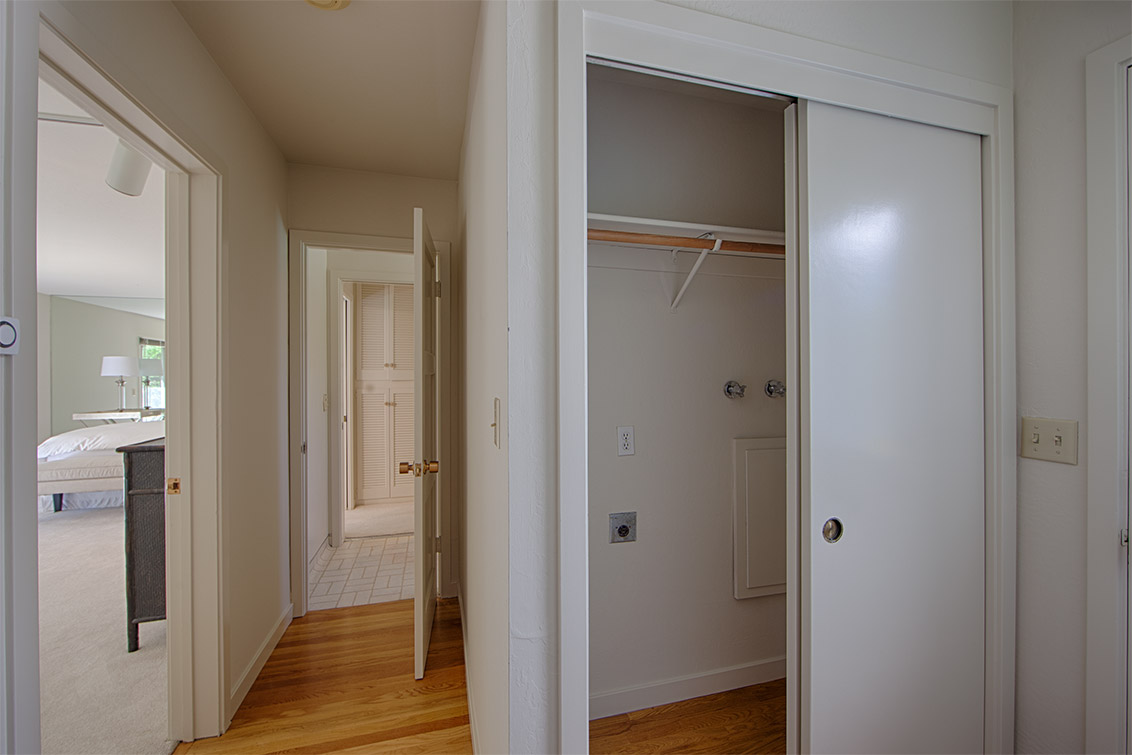 Downstairs Laundry picture - 524 Gerona Rd, Stanford 94305