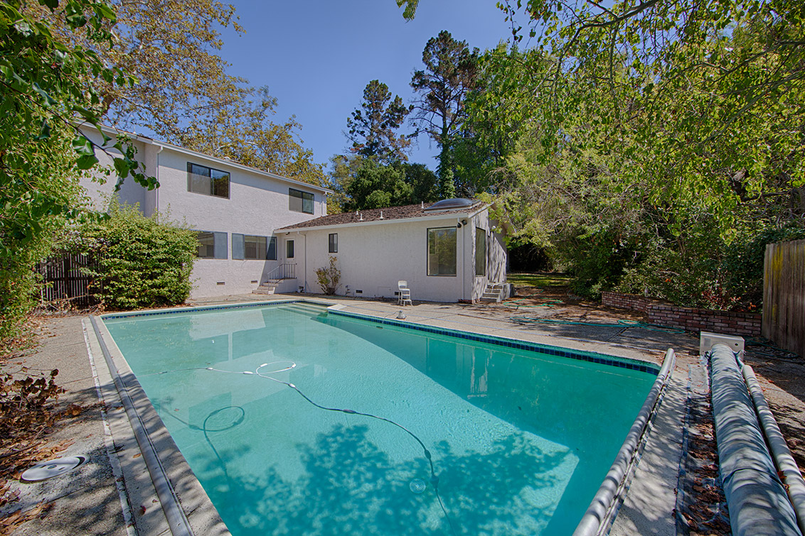 Swimming Pool picture - 524 Gerona Rd, Stanford 94305