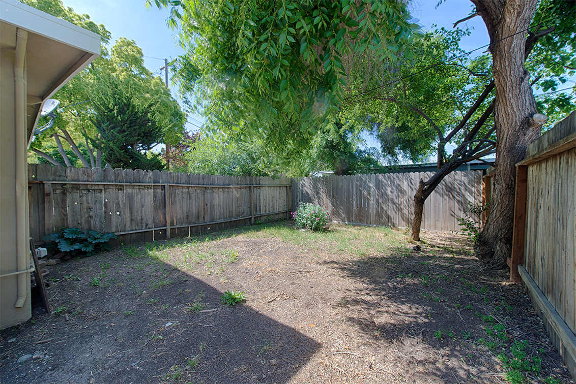 Side Yard (A) picture - 1304 Hill Ave, Menlo Park 94025