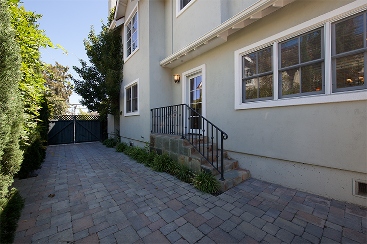 Driveway (A) picture - 3396 Park Blvd, Palo Alto 94306