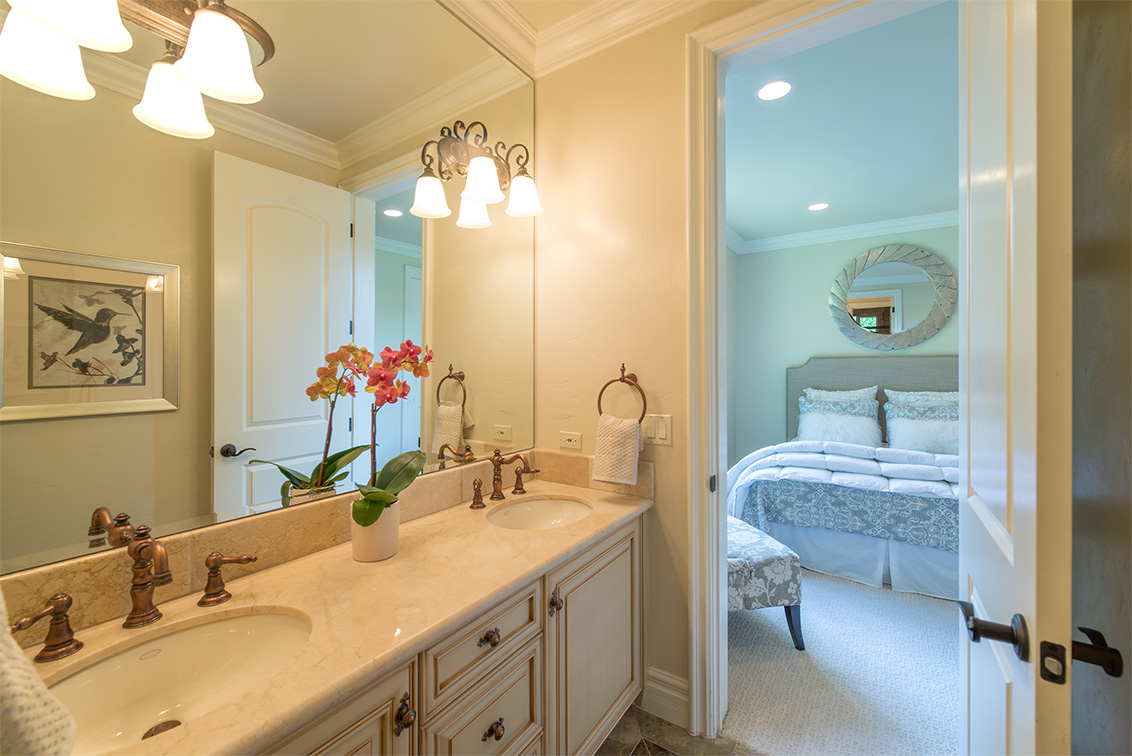 Bathroom 2 (C) Picture - 881 Parma Way, Los Altos 94024 Bathroom 2 (C) picture - 881 Parma Way, Los Altos 94024