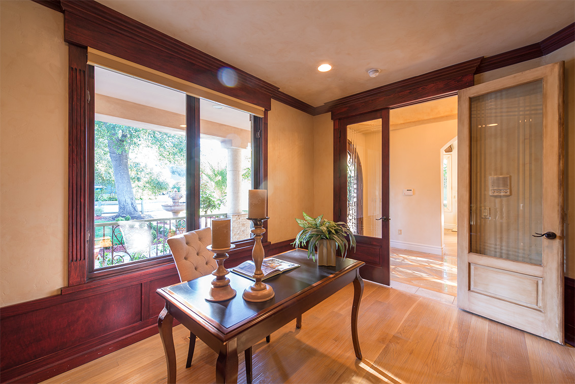 Den (C) Picture - 881 Parma Way, Los Altos 94024 Den (C) picture - 881 Parma Way, Los Altos 94024