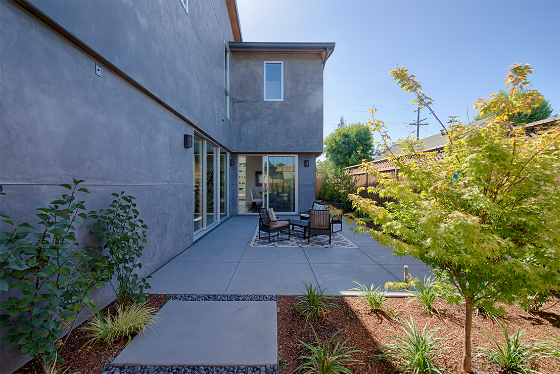 Side Yard (B) picture - 462 Pettis Ave, Mountain View 94041