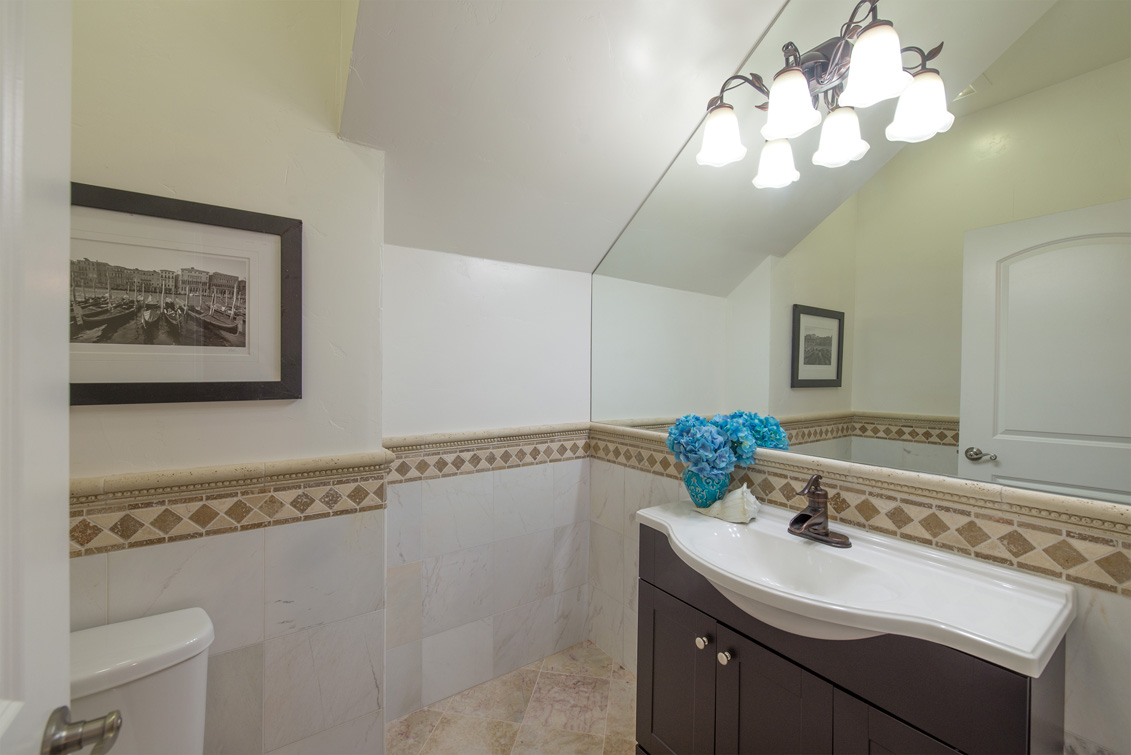 Half Bath (A) Picture - 470 Ruthven Ave, Palo Alto 94301 Half Bath (A) picture - 470 Ruthven Ave, Palo Alto 94301