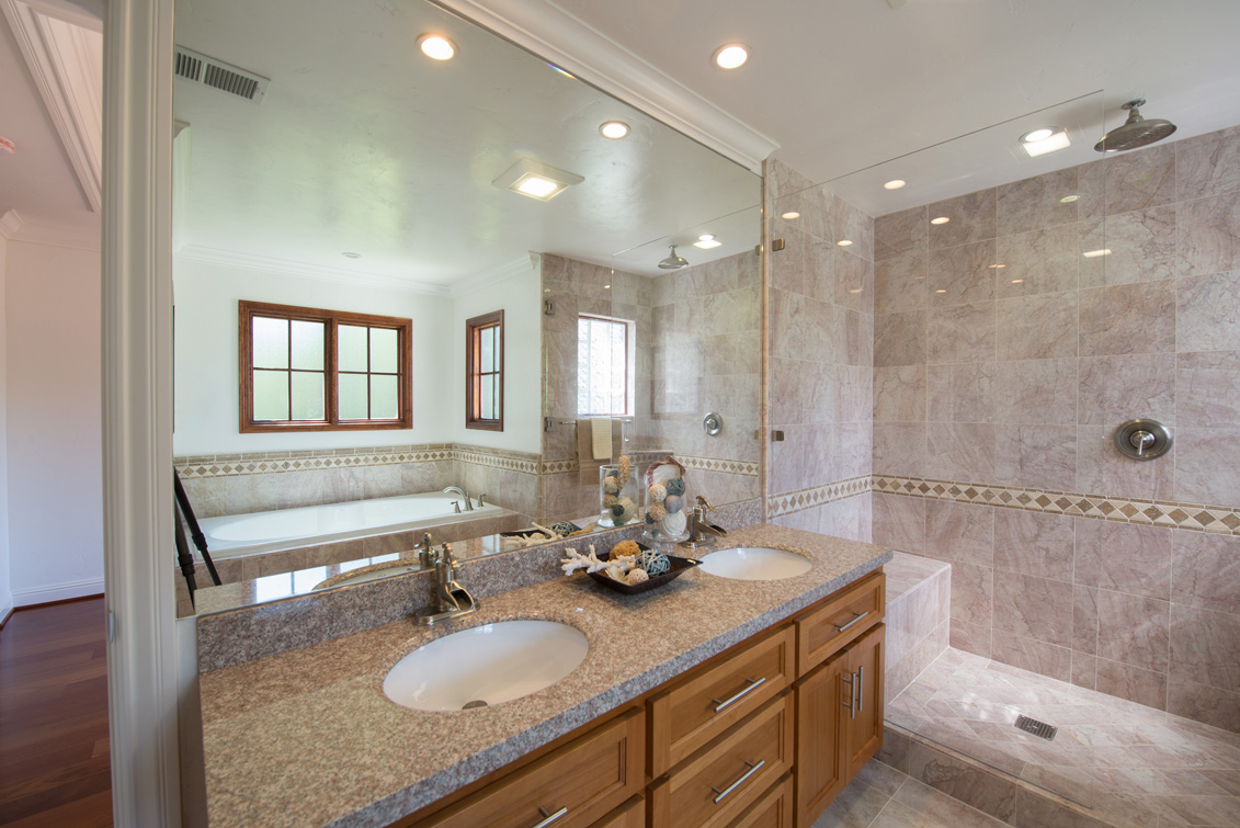 Master Bath (E) picture - 470 Ruthven Ave, Palo Alto 94301