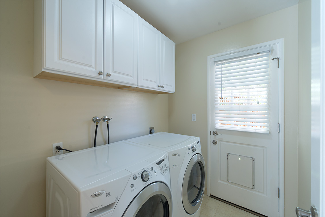 Laundry (A) picture - 47 Walnut Ave, Atherton 94027