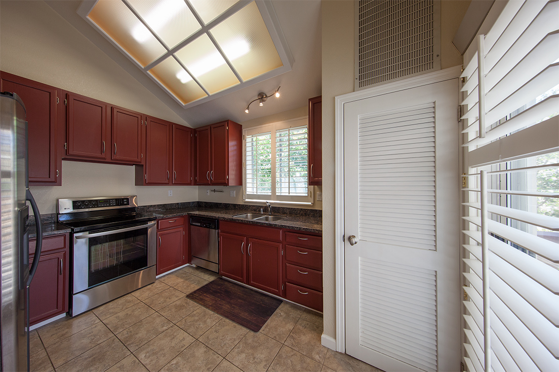 Kitchen - 425 Cork Harbour Cir H, Redwood Shores 94065