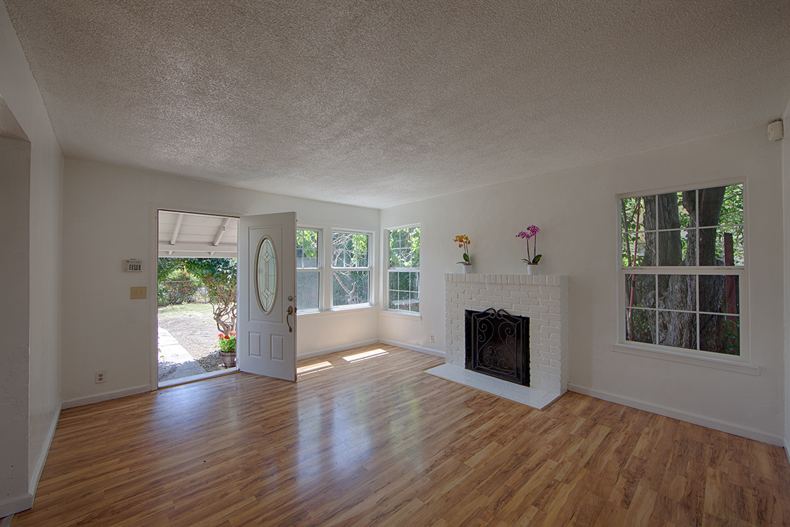 Living Room - 2141 Euclid Ave, East Palo Alto 94303