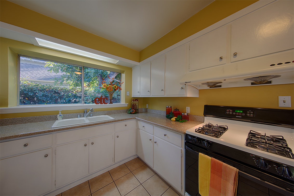 Kitchen - 921 Newell Rd, Palo Alto 94303