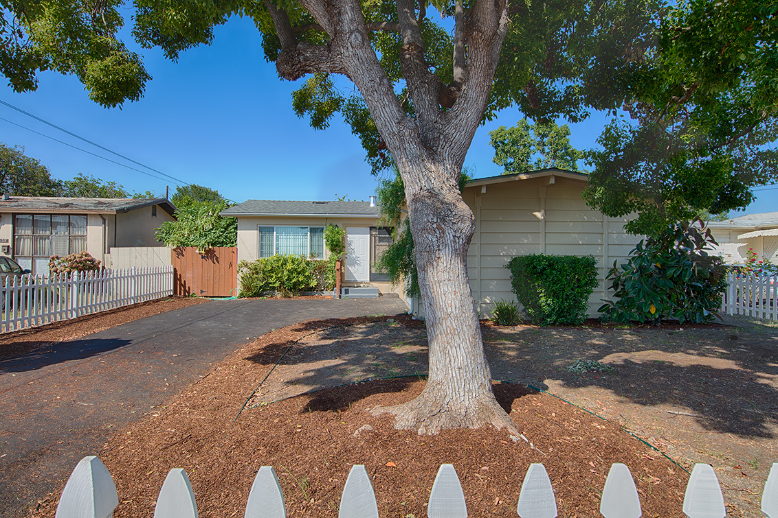 1343 Camellia Dr - East Palo Alto