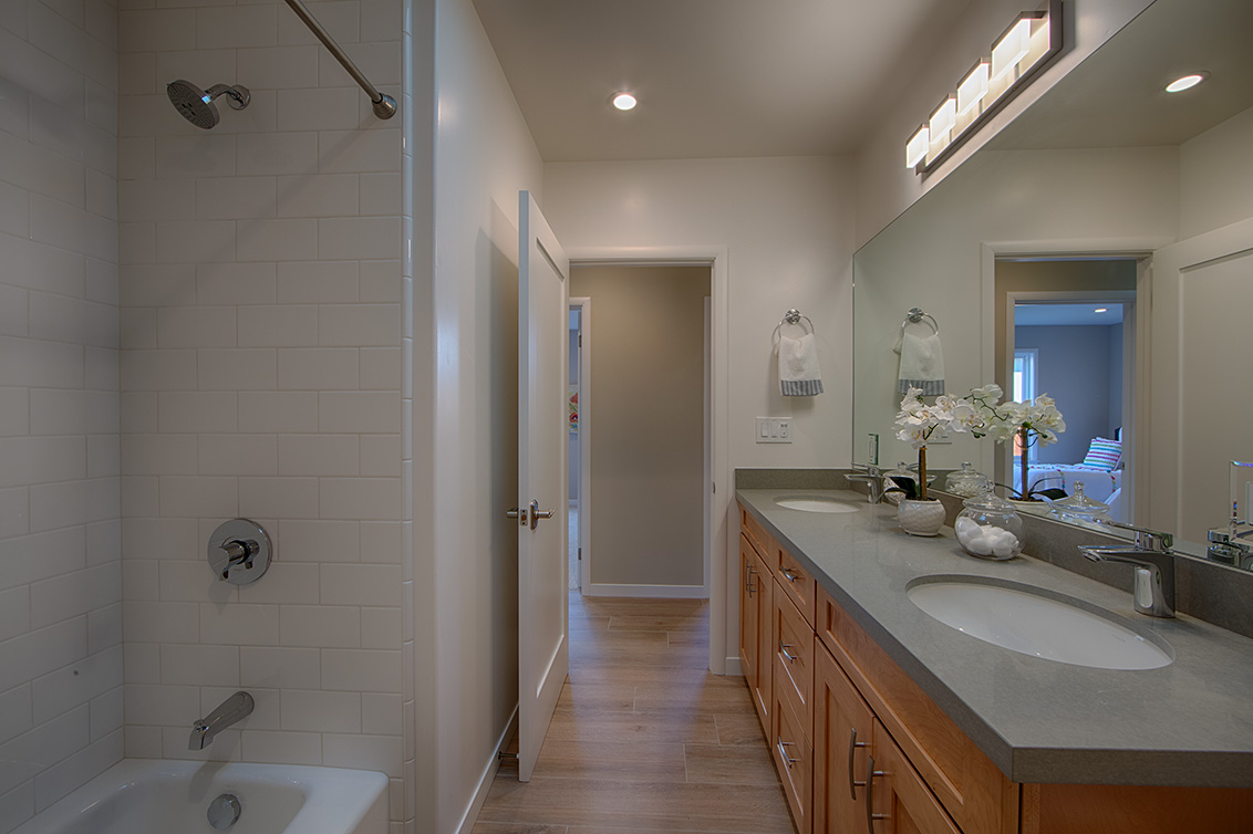 Bathroom 2 (B) Picture - 240 Arlington Rd, Redwood City 94062 Bathroom 2 (B) picture - 240 Arlington Rd, Redwood City 94062