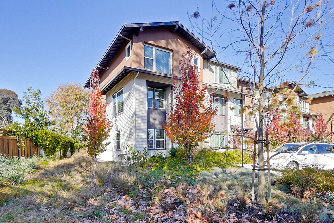 2552 Saffron Way - Mountain View