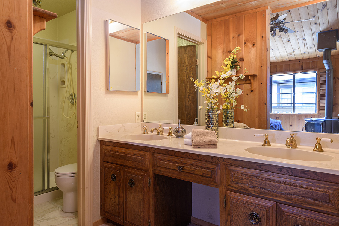 Master Bathroom (A) picture - 1126 Brewster Ave, Redwood City 94062