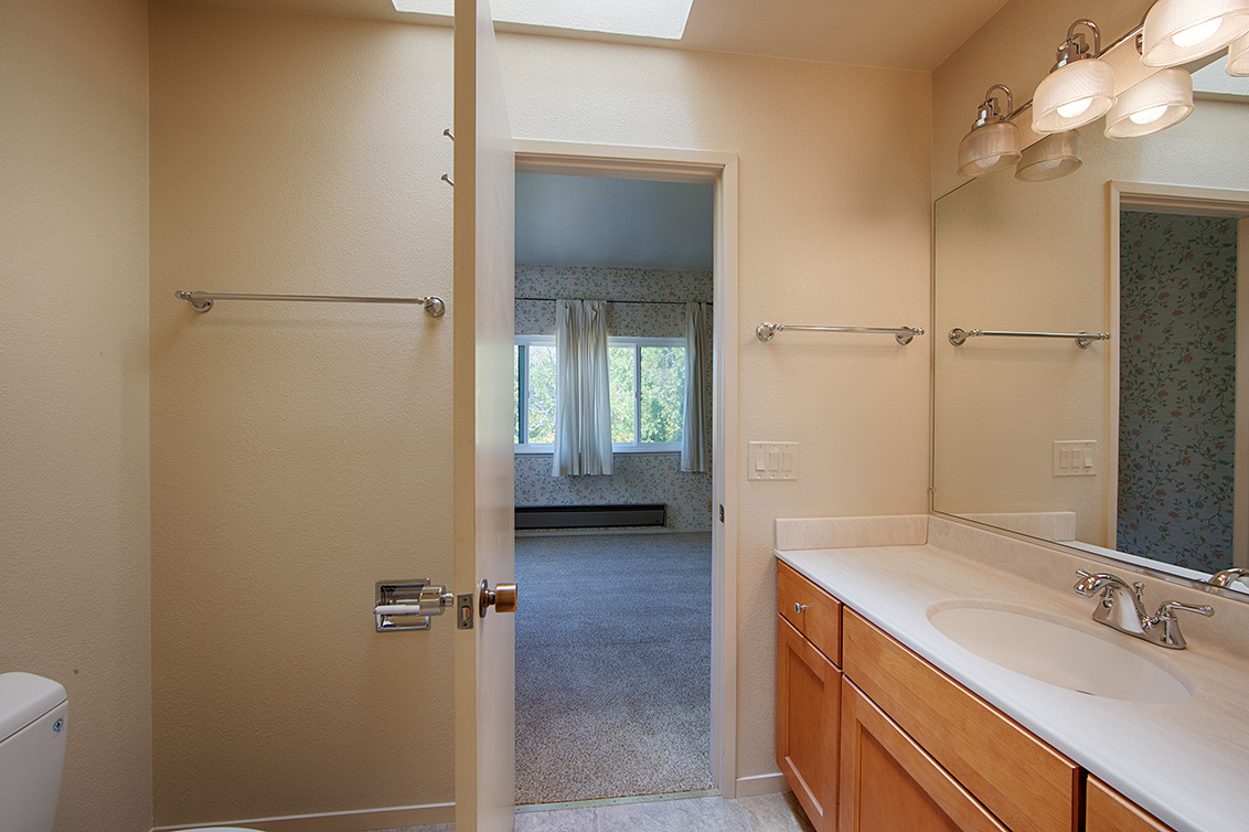 Master Bath (A) picture - 731 Chestnut St 100, San Carlos 94070
