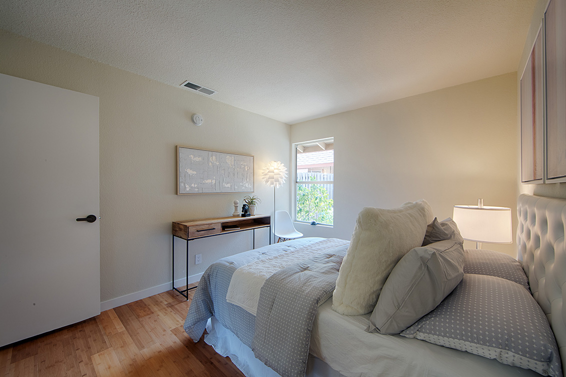 Bedroom 3 (B) picture - 224 E Red Oak Dr L, Sunnyvale 94086