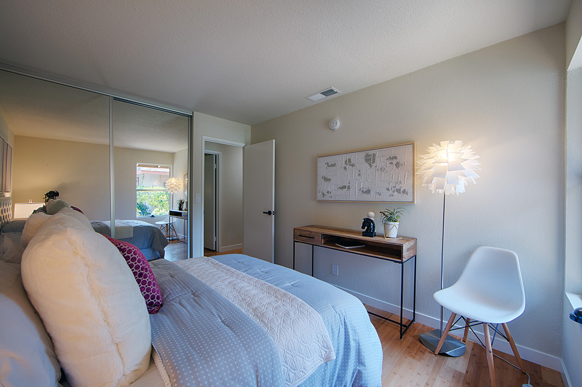 Bedroom 3 (C) picture - 224 E Red Oak Dr L, Sunnyvale 94086