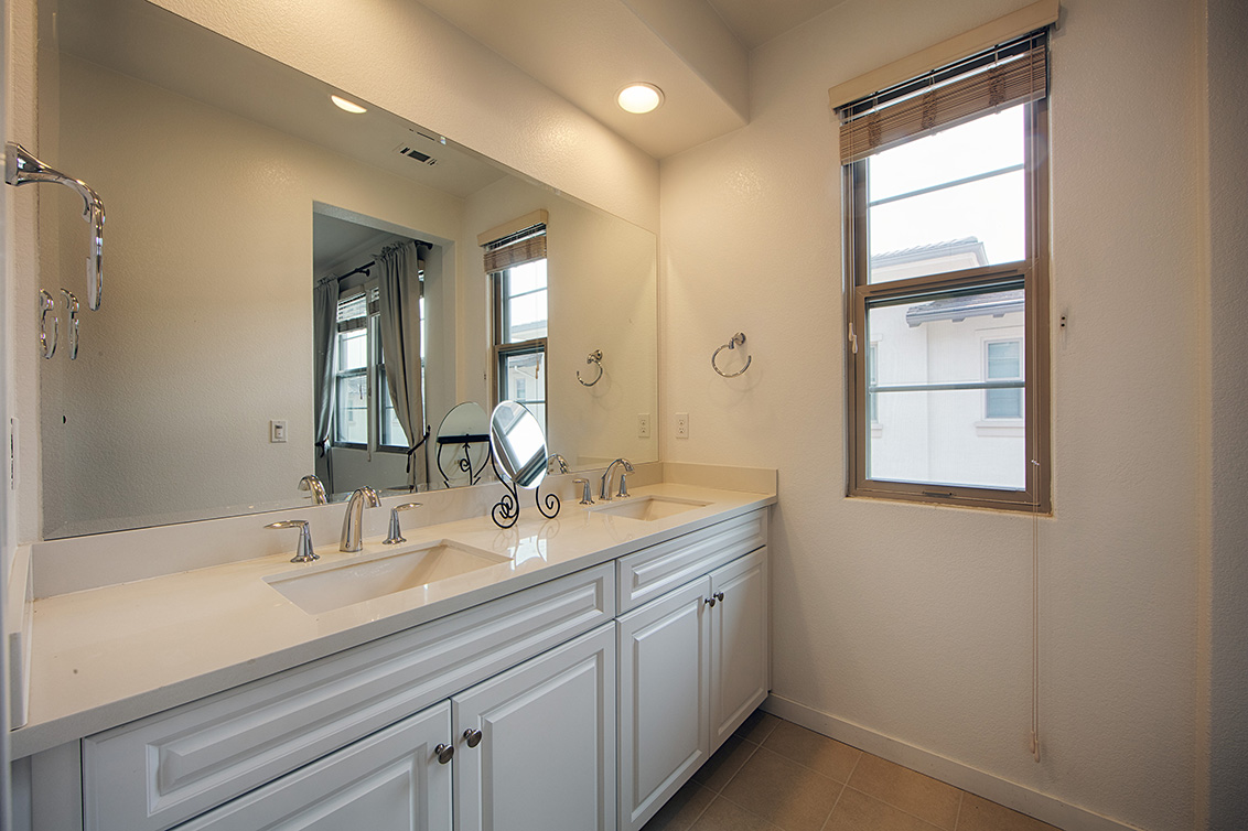 Bathroom 2 (C) Picture - 1081 Harebell Pl, San Jose 95131 Bathroom 2 (C) picture - 1081 Harebell Pl, San Jose 95131