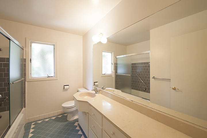 Bathroom 2 (A) Picture - 554 Hilbar Ln, Palo Alto 94303 Bathroom 2 (A) picture - 554 Hilbar Ln, Palo Alto 94303