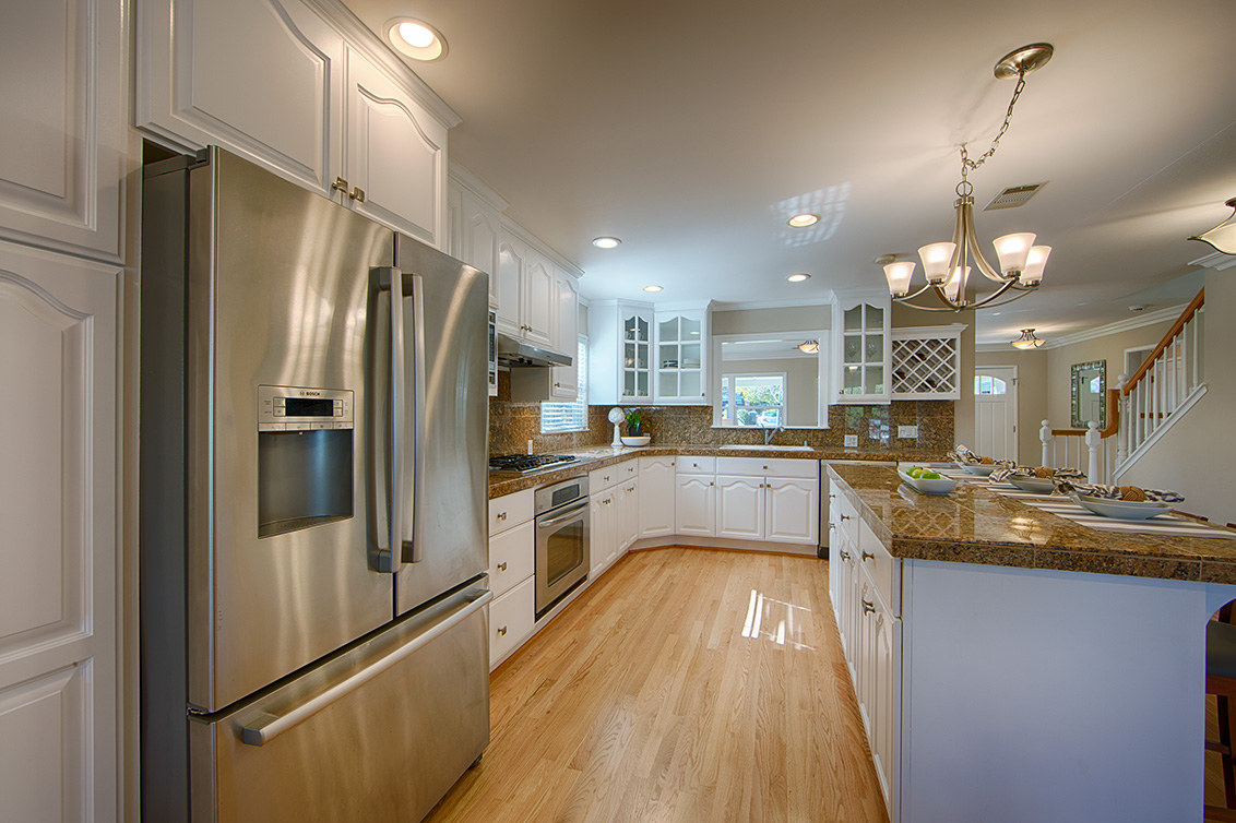 Kitchen (C) Picture - 15612 Linda Ave, Los Gatos 95032 Kitchen (C) picture - 15612 Linda Ave, Los Gatos 95032