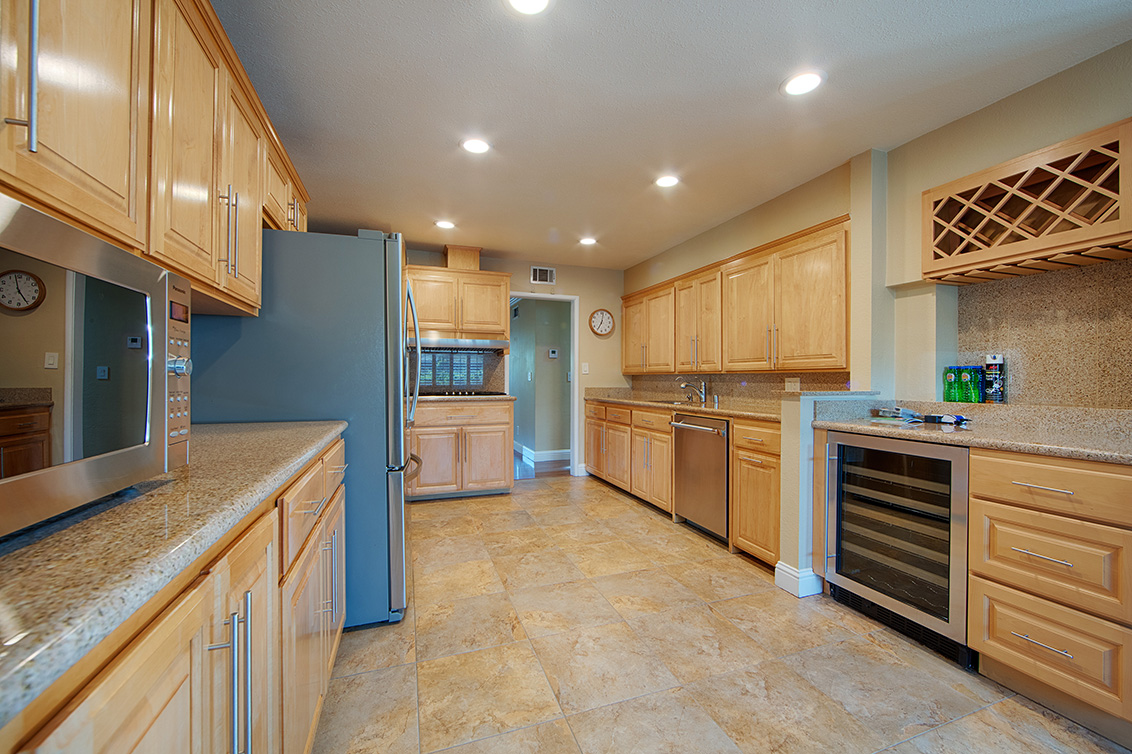 Kitchen (B) Picture - 800 Mulberry Ln, Sunnyvale 94087 Kitchen (B) picture - 800 Mulberry Ln, Sunnyvale 94087