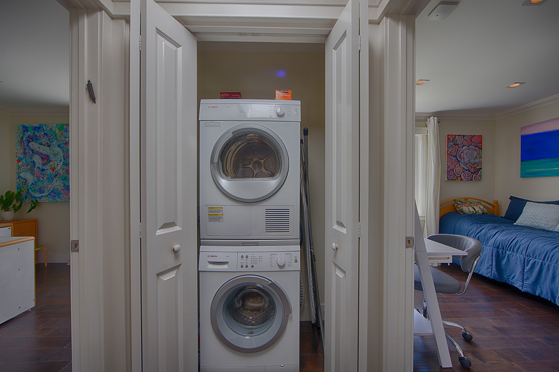 Laundry (A) picture - 1790 Pilgrim Ave, Mountain View 94040