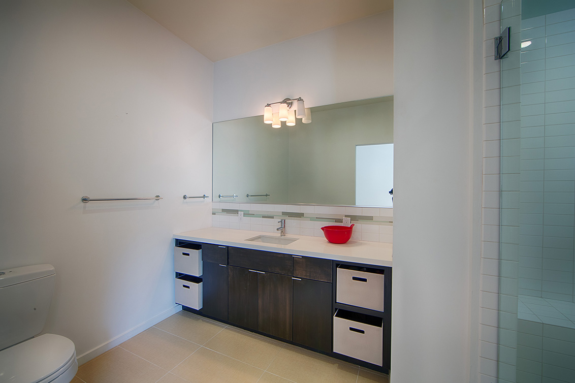 Bathroom 3 (A) picture - 16860 Quarry Rd, Los Gatos 95030