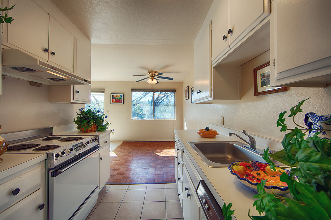 Kitchen - 255 S Rengstorff Ave 134, Mountain View 94040