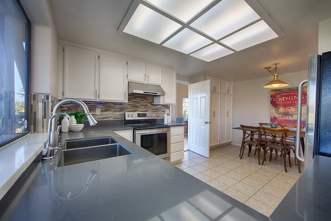 Kitchen (C) picture - 4833 Scotia St, Union City 94587