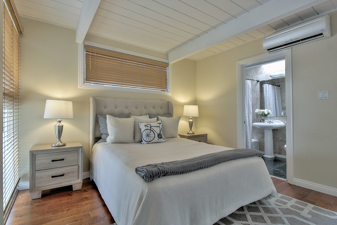 Master Bedroom (B) picture - 3753 Starr King Cir, Palo Alto 94306