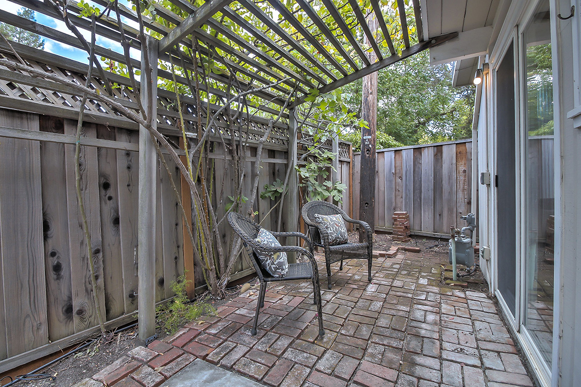 Sideyard (B) picture - 3753 Starr King Cir, Palo Alto 94306