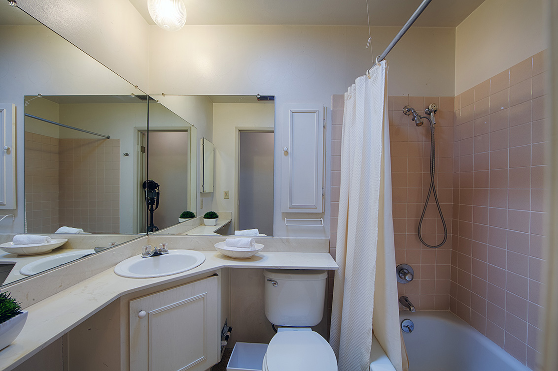 Bathroom 2 (A) Picture - 110 Trimaran Ct, Foster City 94404 Bathroom 2 (A) picture - 110 Trimaran Ct, Foster City 94404