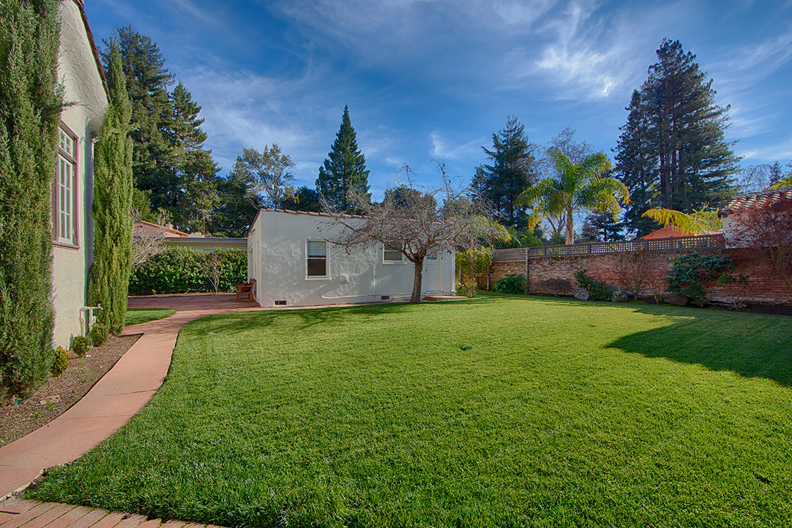 Backyard (A) picture - 1130 University Ave, Palo Alto 94301