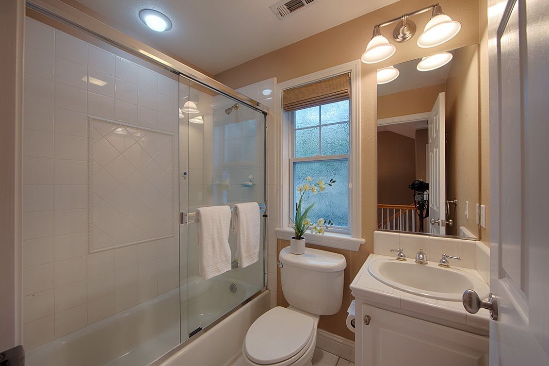 Bathroom 2 (A) Picture - 707 Valparaiso Ave, Menlo Park 94025 Bathroom 2 (A) picture - 707 Valparaiso Ave, Menlo Park 94025