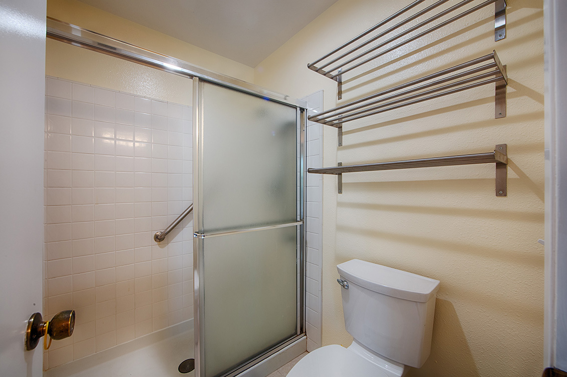 Master Bath (B) Picture - 4014 Villa Vera, Palo Alto 94306 Master Bath (B) picture - 4014 Villa Vera, Palo Alto 94306