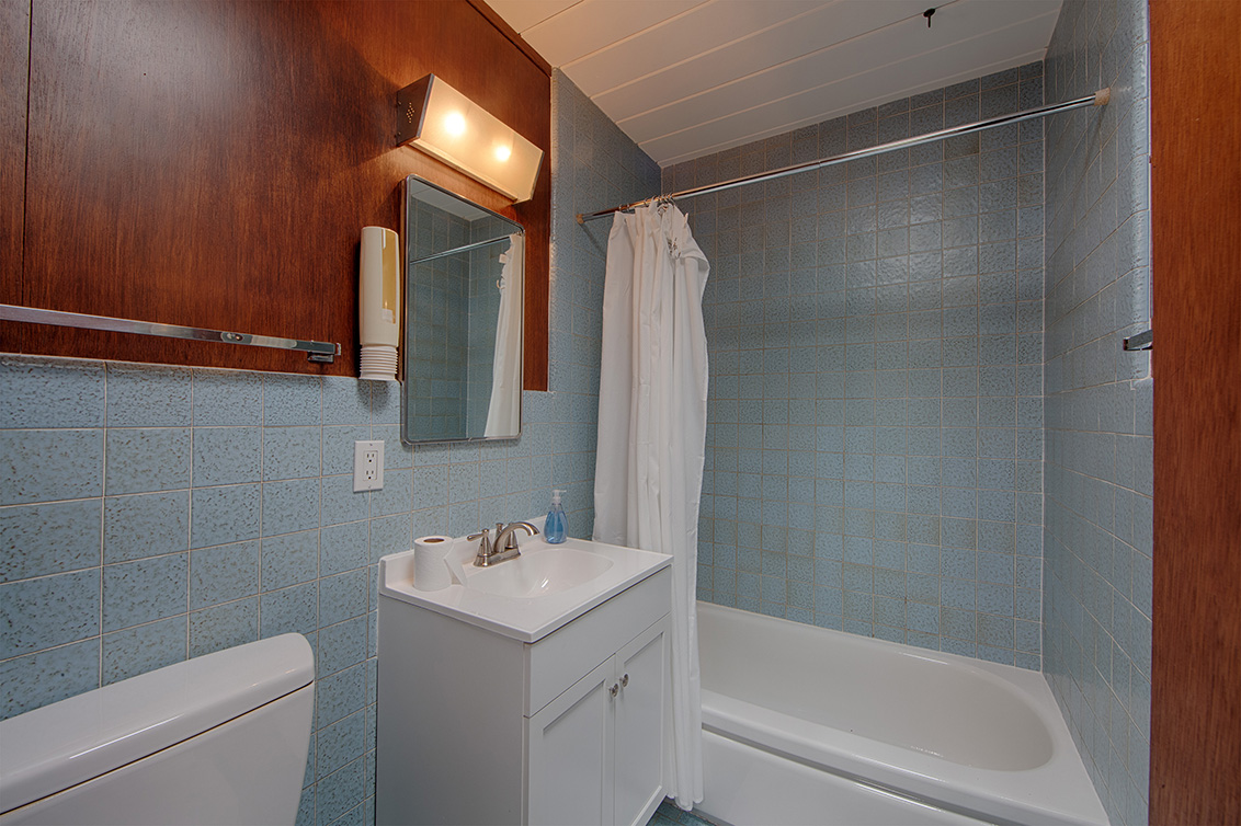 Bathroom 2 (A) Picture - 1624 Yorktown Rd, San Mateo 94402 Bathroom 2 (A) picture - 1624 Yorktown Rd, San Mateo 94402
