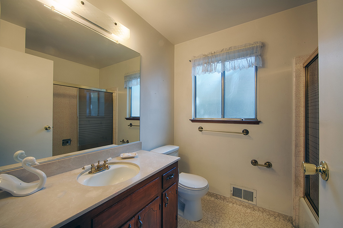 Bathroom 2 (A) picture - 4785 Corrales Dr, San Jose 95136