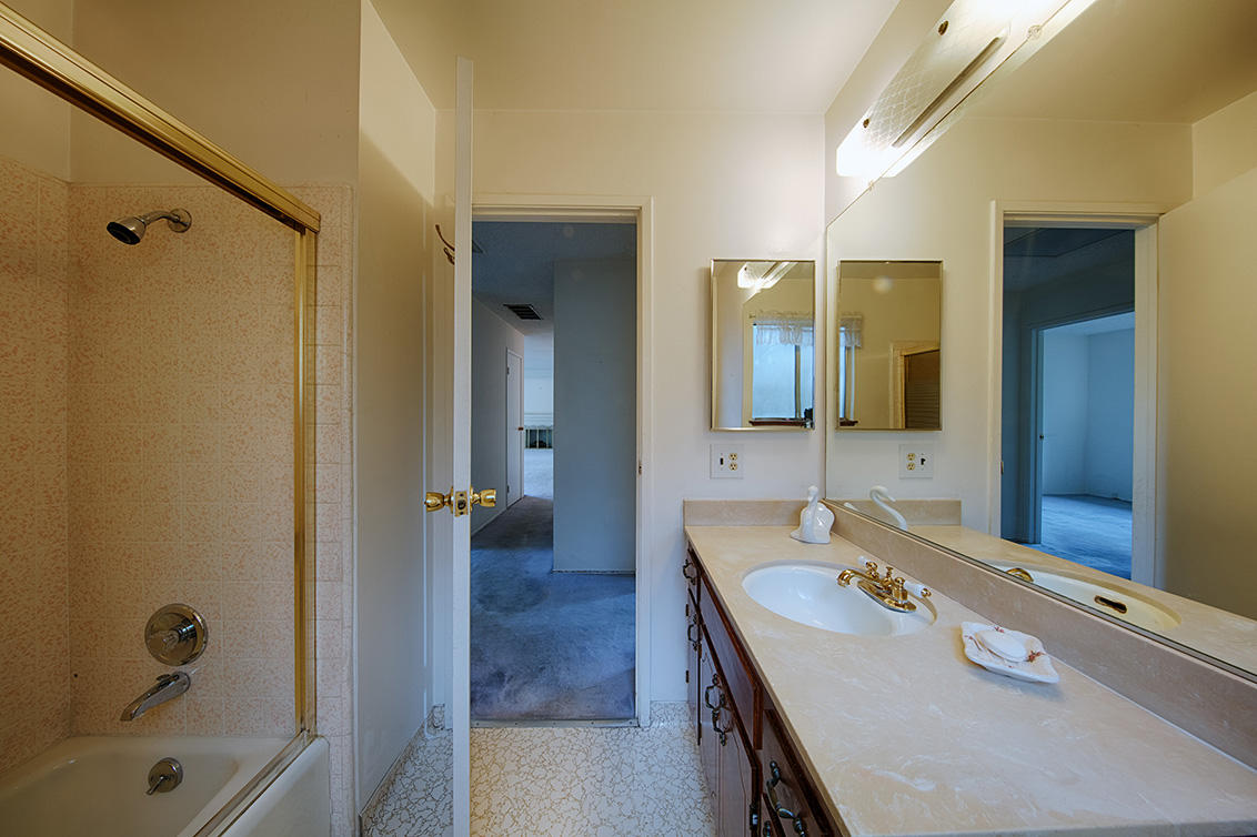 Bathroom 2 (B) picture - 4785 Corrales Dr, San Jose 95136