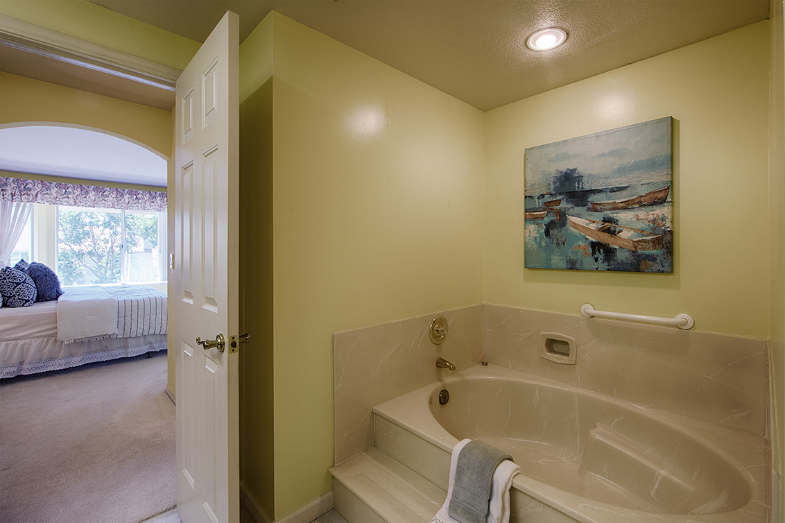 Master Bath (B) picture - 2119 Cuesta Dr, Milpitas 95035