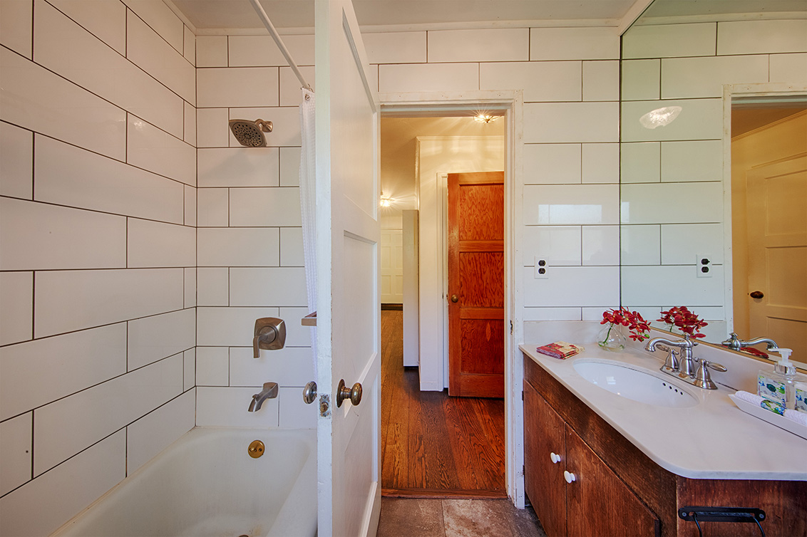 Bathroom 1 (A) Picture - 1400 Edgewood Rd, Redwood City 94062 Bathroom 1 (A) picture - 1400 Edgewood Rd, Redwood City 94062