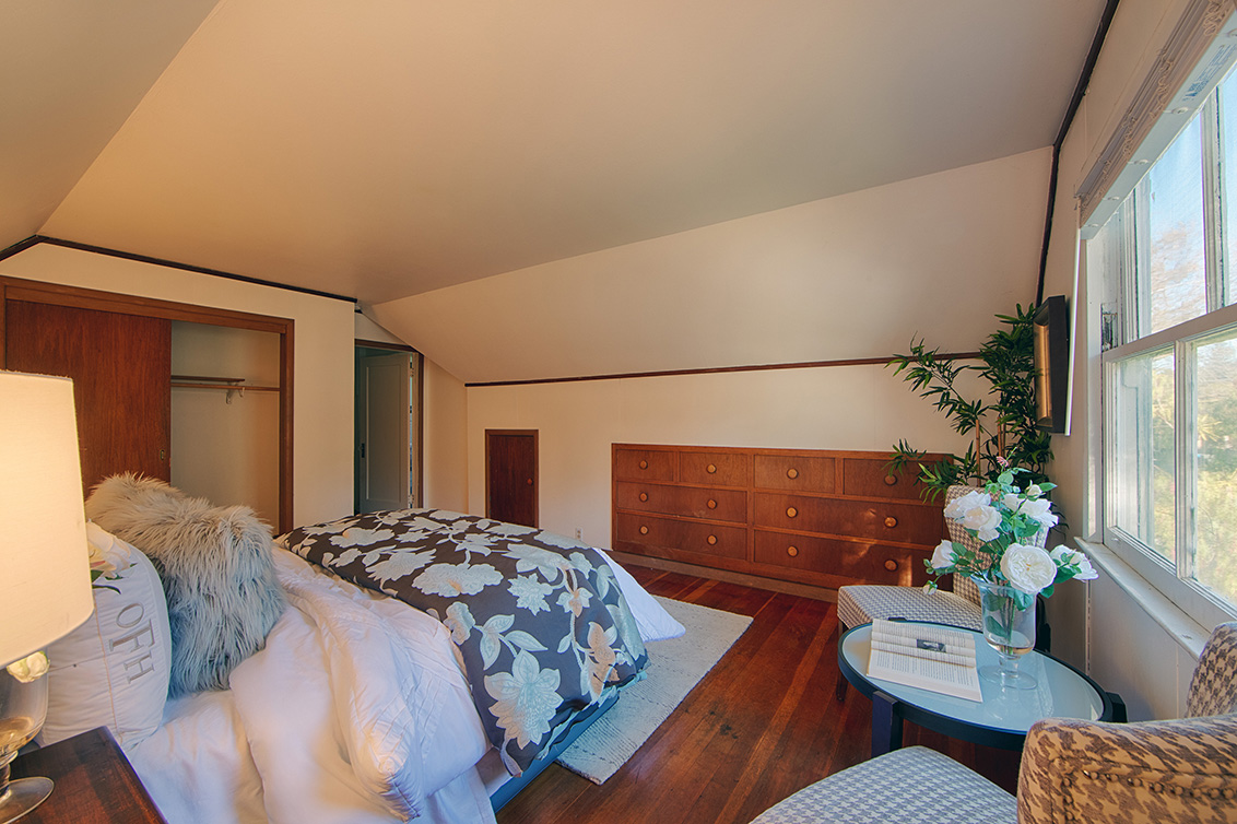 Master Bedroom (C) Picture - 1400 Edgewood Rd, Redwood City 94062 Master Bedroom (C) picture - 1400 Edgewood Rd, Redwood City 94062