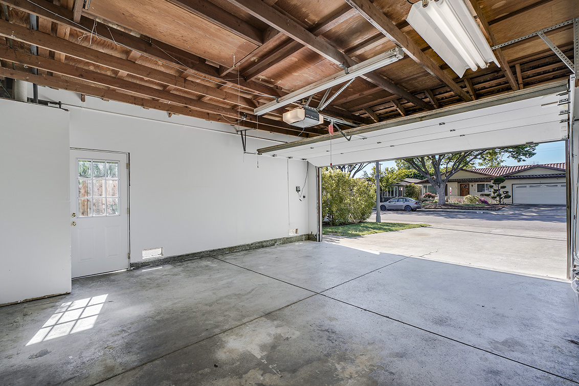 Garage Picture - 837 Gladiola Dr, Sunnyvale 94086 Garage picture - 837 Gladiola Dr, Sunnyvale 94086