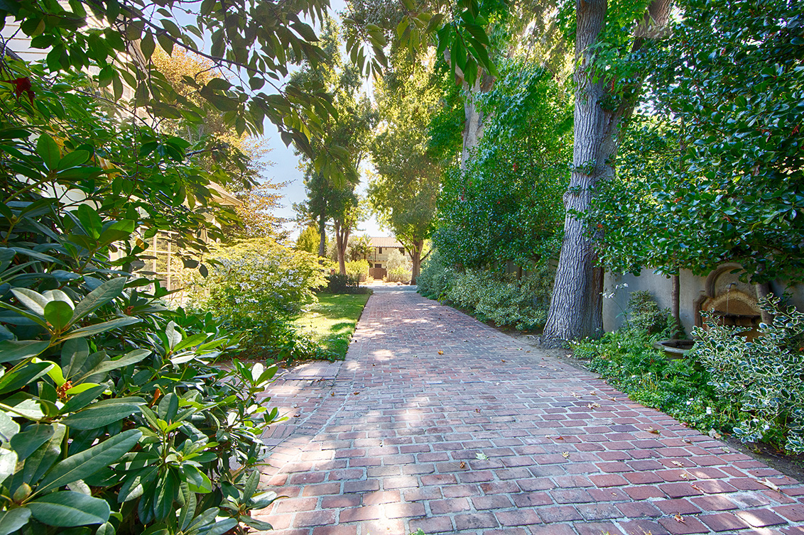 Driveway (A) Picture - 1437 Hamilton Ave, Palo Alto 94301 Driveway (A) picture - 1437 Hamilton Ave, Palo Alto 94301